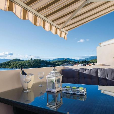 Awesome Apartment In Blace With House Sea View Eksteriør billede