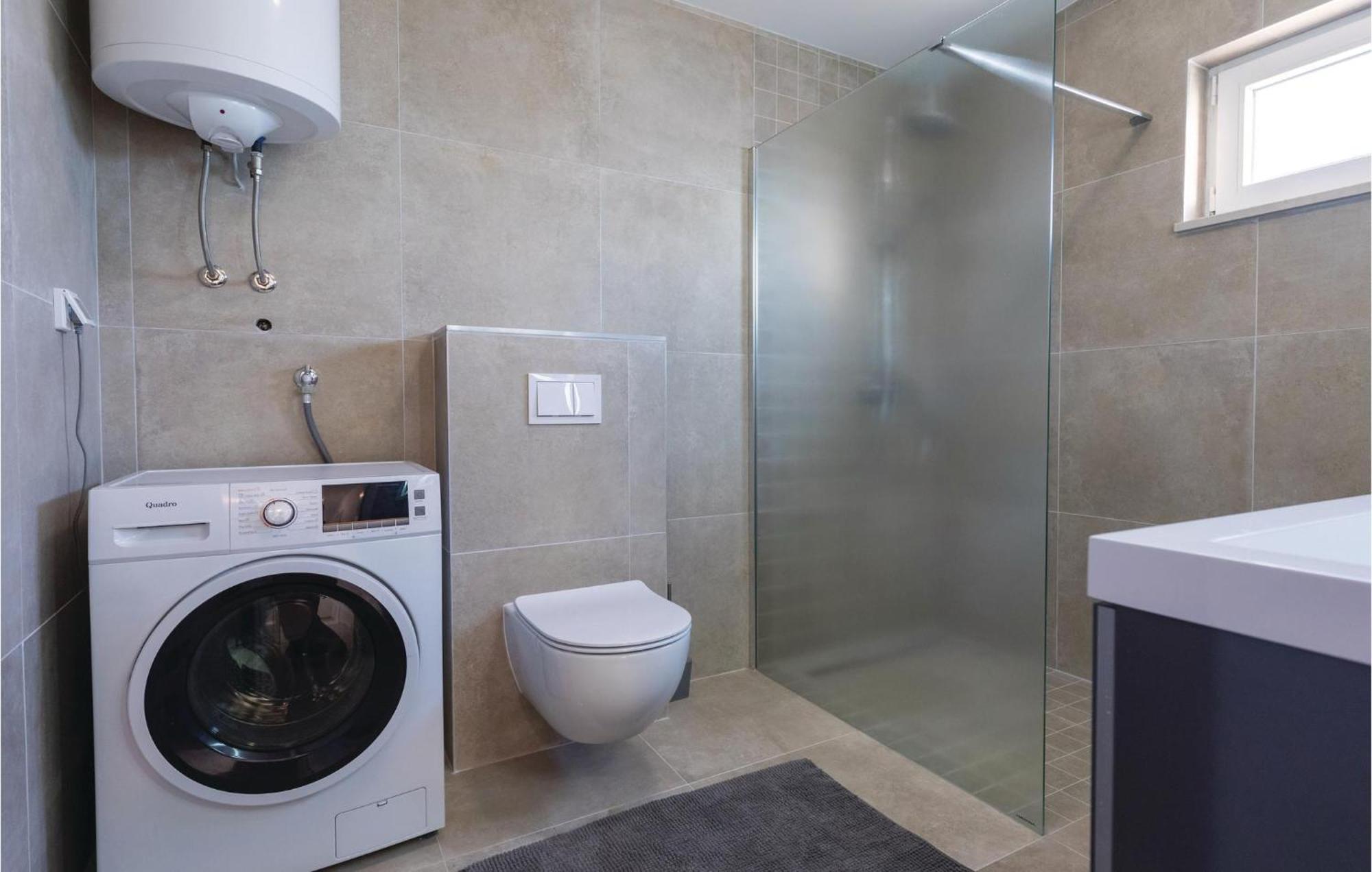 Awesome Apartment In Blace With House Sea View Eksteriør billede