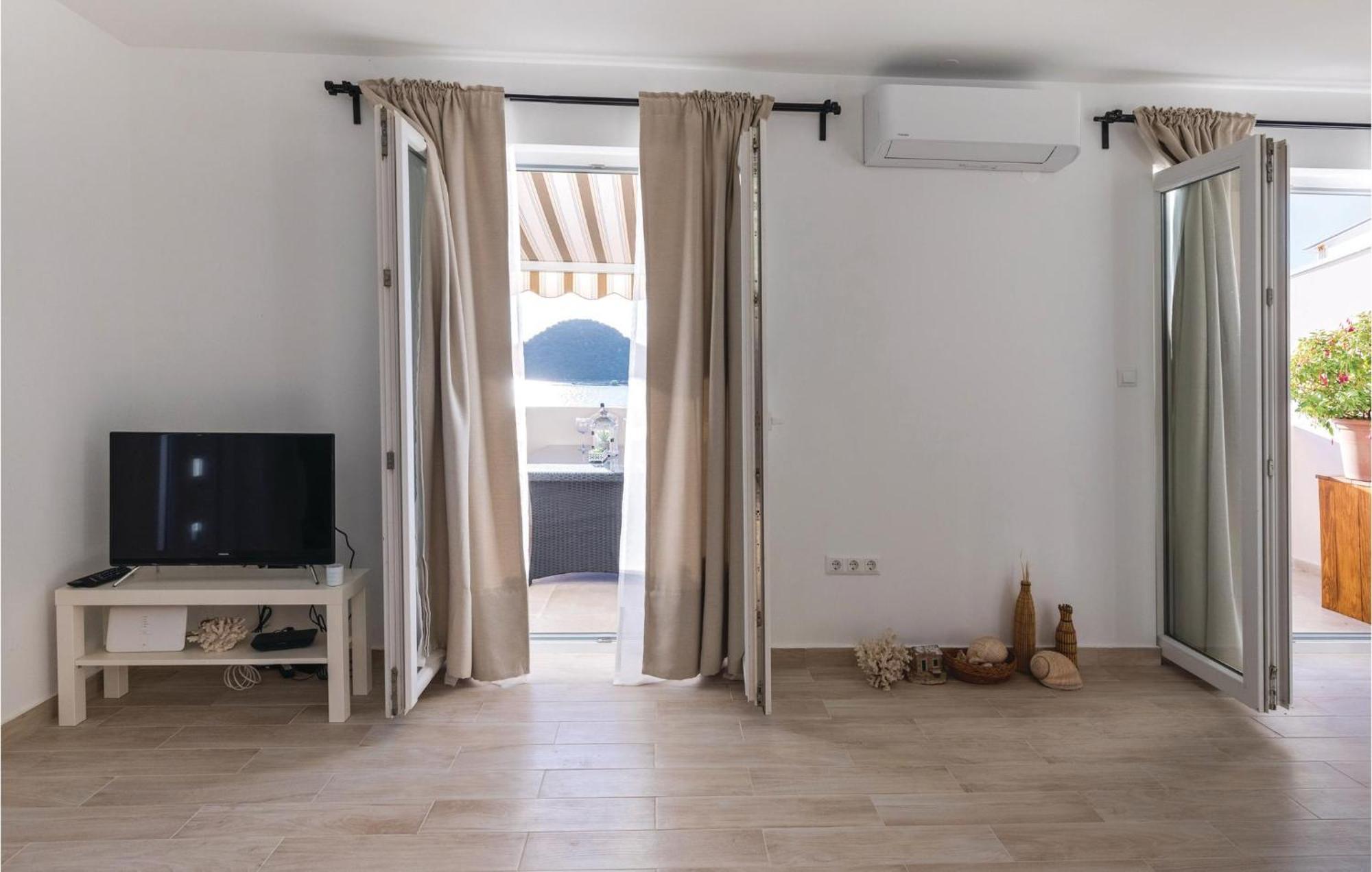 Awesome Apartment In Blace With House Sea View Eksteriør billede