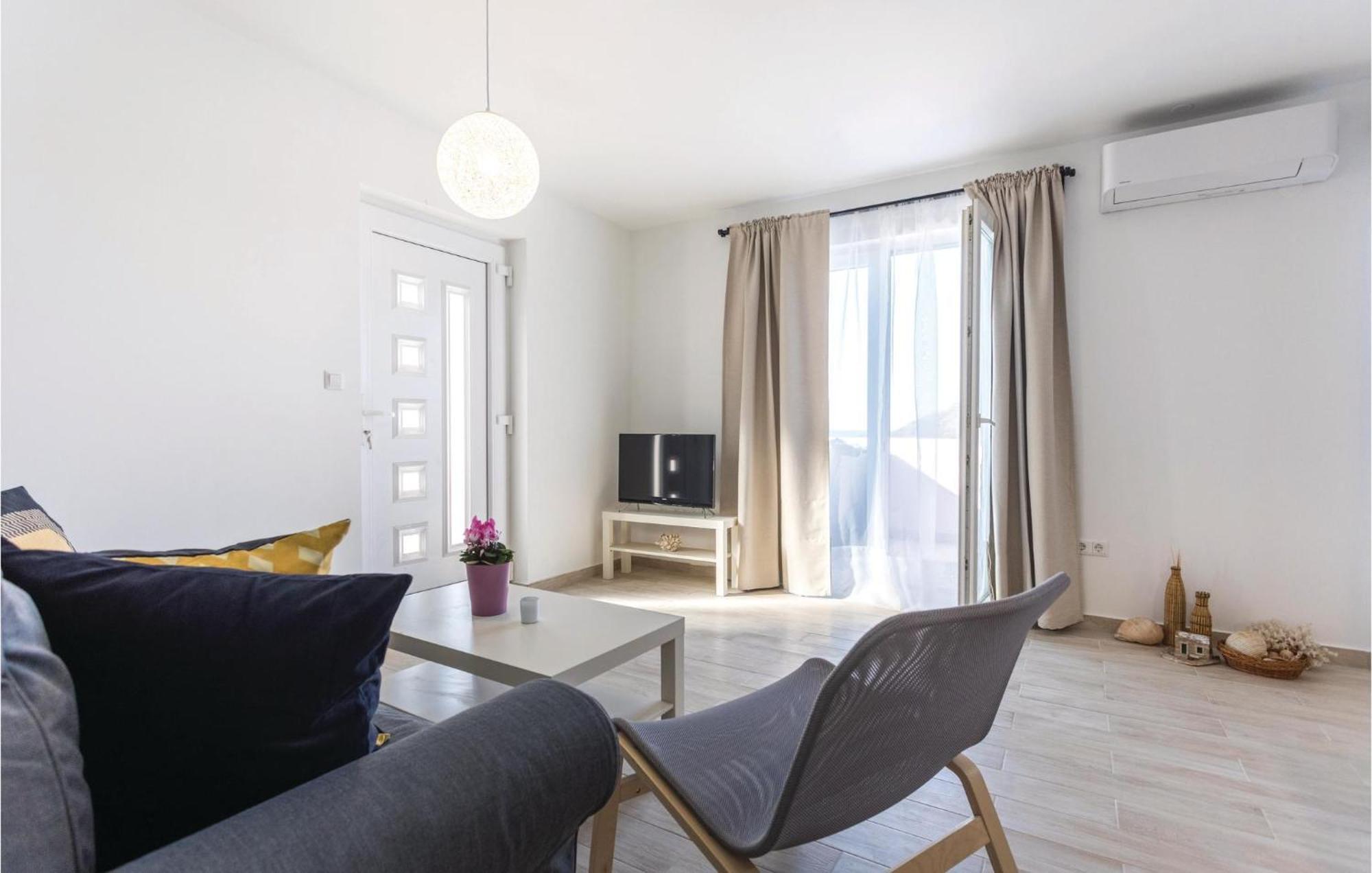 Awesome Apartment In Blace With House Sea View Eksteriør billede