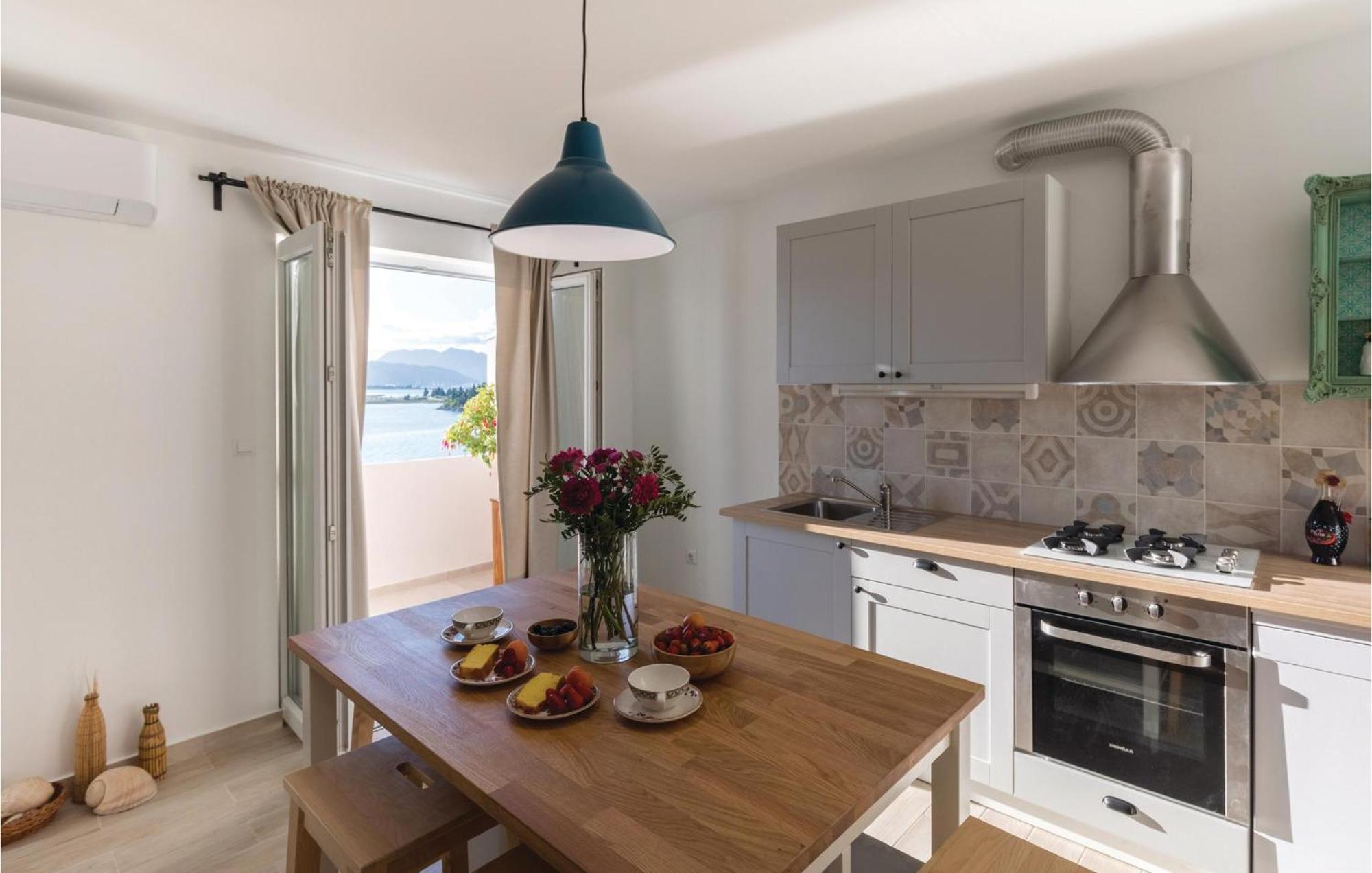 Awesome Apartment In Blace With House Sea View Eksteriør billede